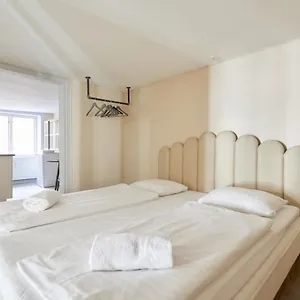  Lejlighed Stylish With Balcony In The Heart Of
